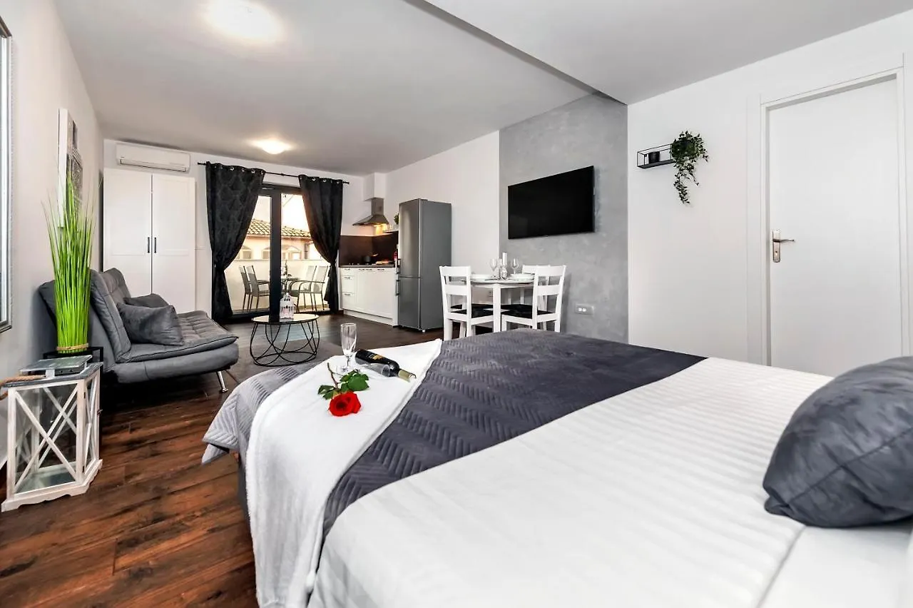Deluxe Apartments A&A Rovinj 0*,